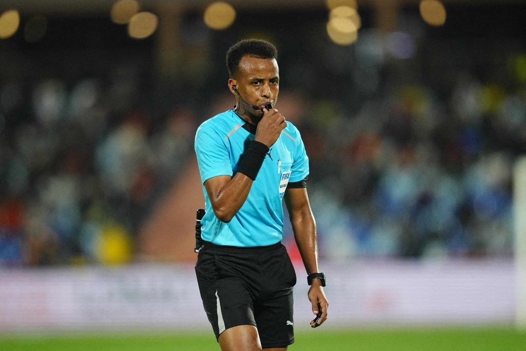 « Il n'y a rien de plus officiel qu'un arbitre. Si un pays refuse l'entrée à un arbitre, c'est un problème grave »